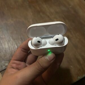 Apple White Wireless Earbuds with Charging Case